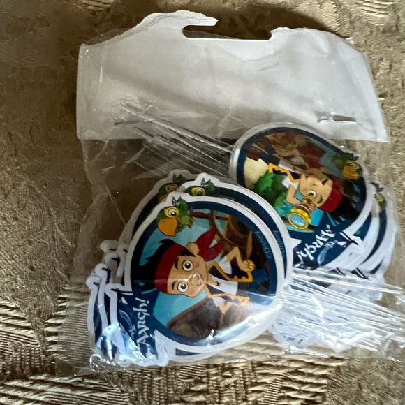 Birthday Disney Jake and Neverland Pirate Cupcake wrapper & decorations & clown - Picture 5 of 6